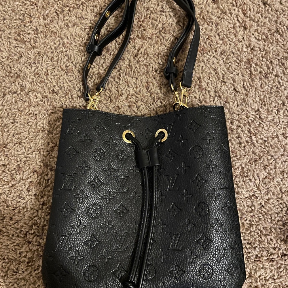 Never used 11x11 L V bucket bag